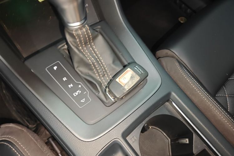 Audi Q3 2023 car image #9