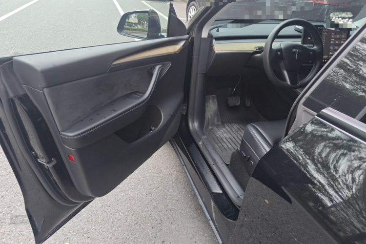 Tesla Model Y 2023 #18 Tesla Model Y 2023 car image #18