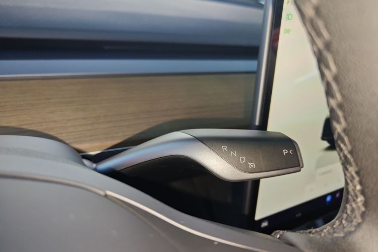Tesla Model Y 2022 #14 Tesla Model Y 2022 car image #14