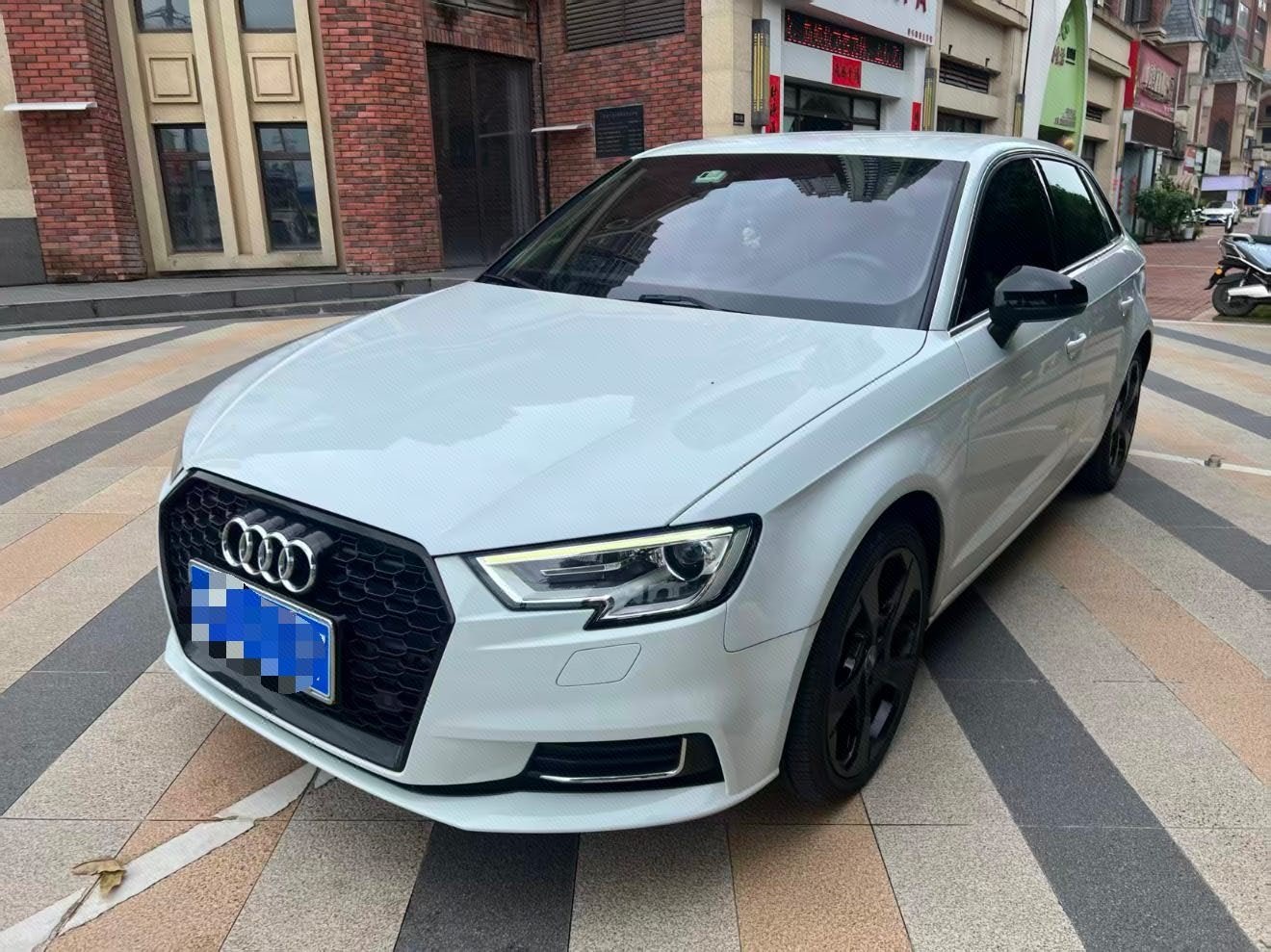 2020 immagine di auto 