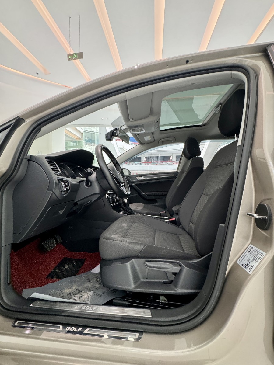 Volkswagen Golf 2017 car image #7
