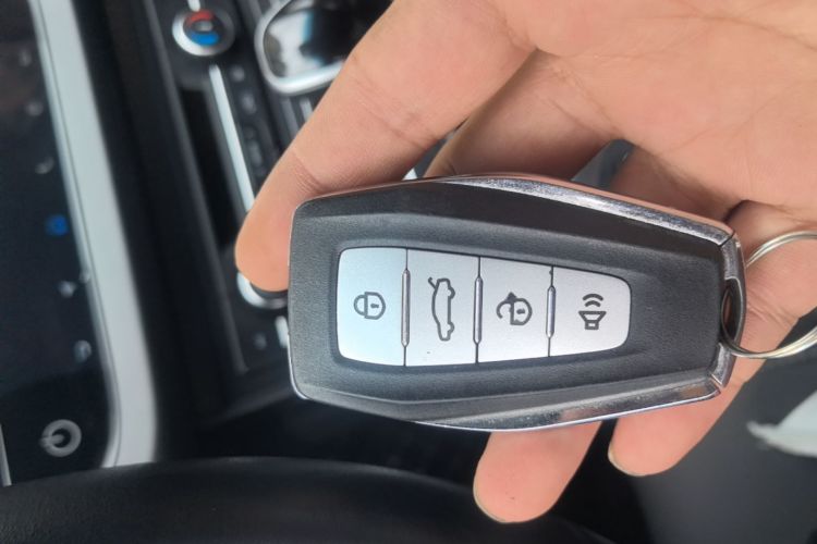 GEELY Emgrand 2019 car image #9