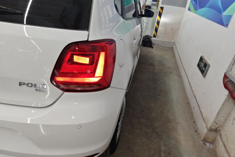 Volkswagen Polo 2019 car image #8