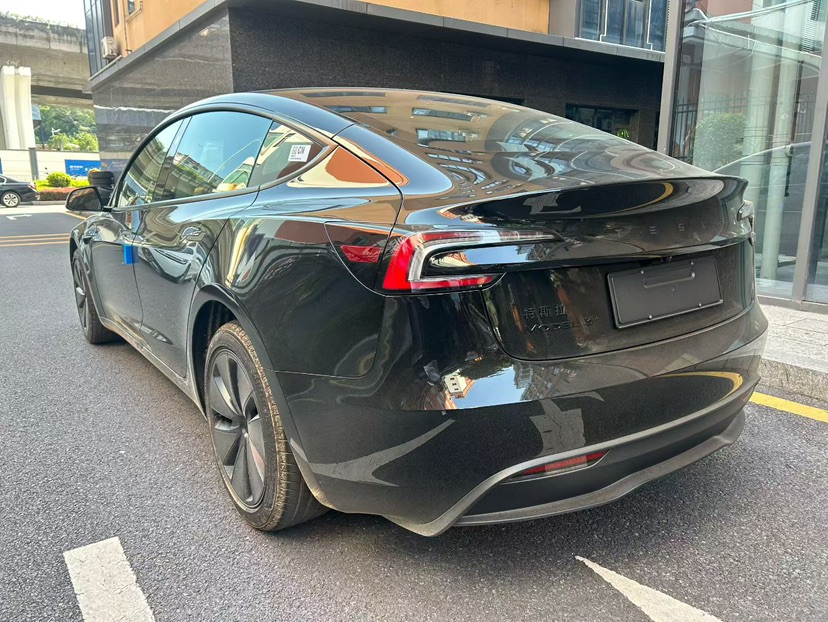Tesla Model 3 2026 car image #9