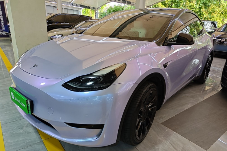 Tesla Model Y 2023 car image #2
