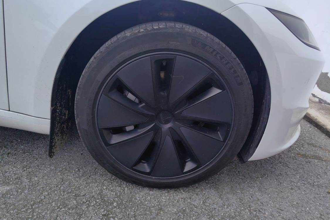 Tesla Model 3 2024 immagine di auto #9