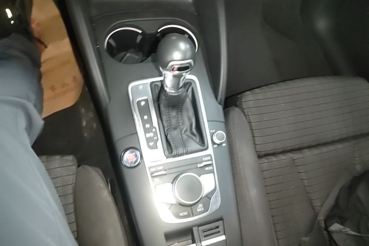 Audi A3 2018 immagine di auto #14
