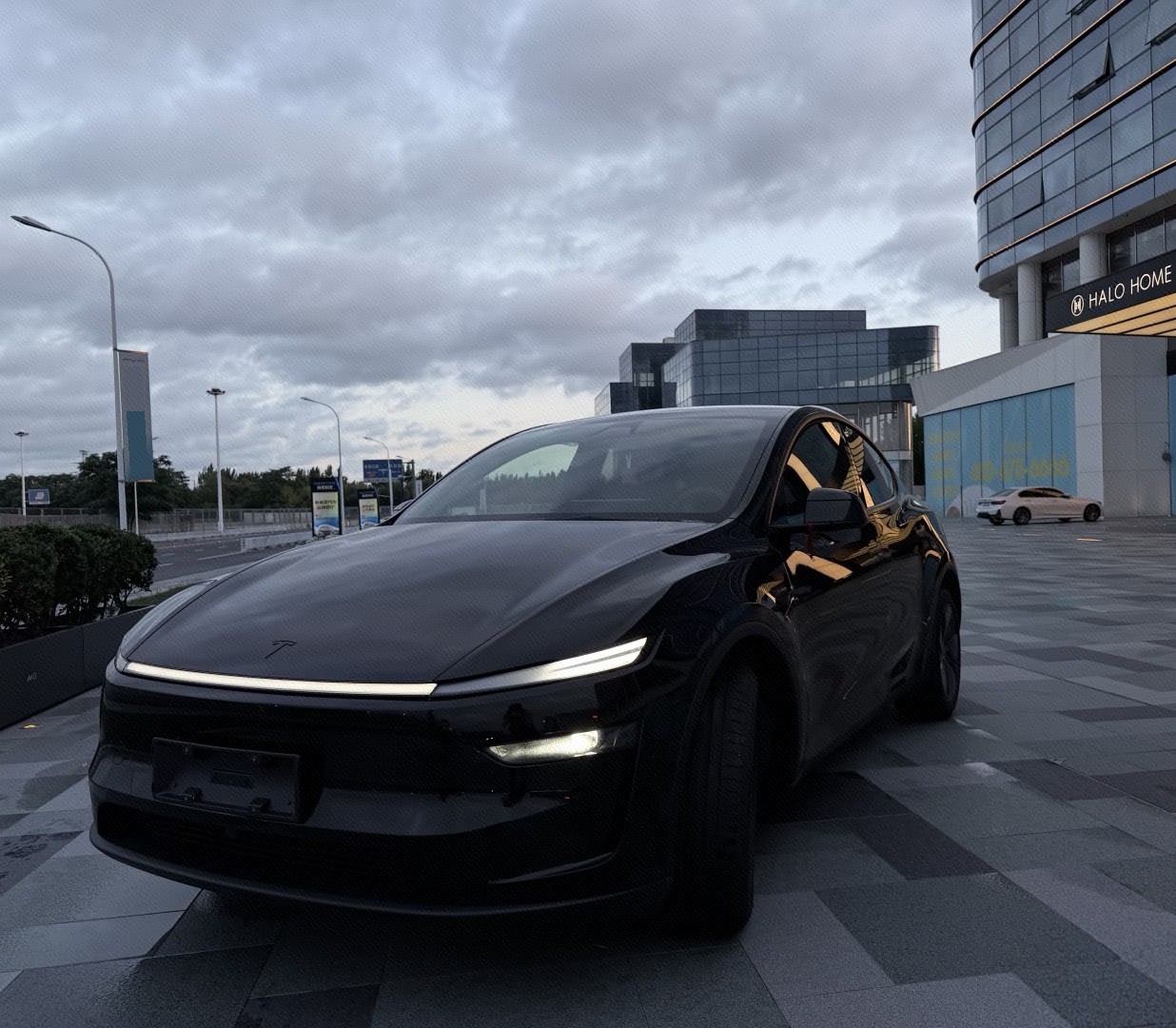 Tesla Model Y 2026 Tesla Model Y 2026 car image