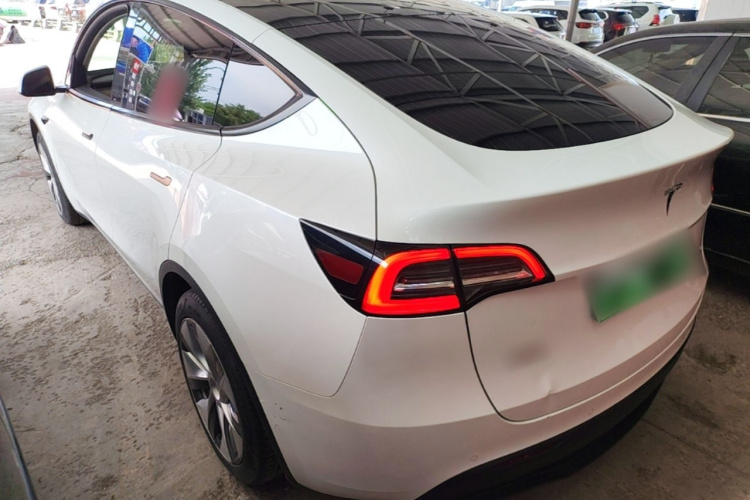 Tesla Model Y 2023 #5 Tesla Model Y 2023 car image #5