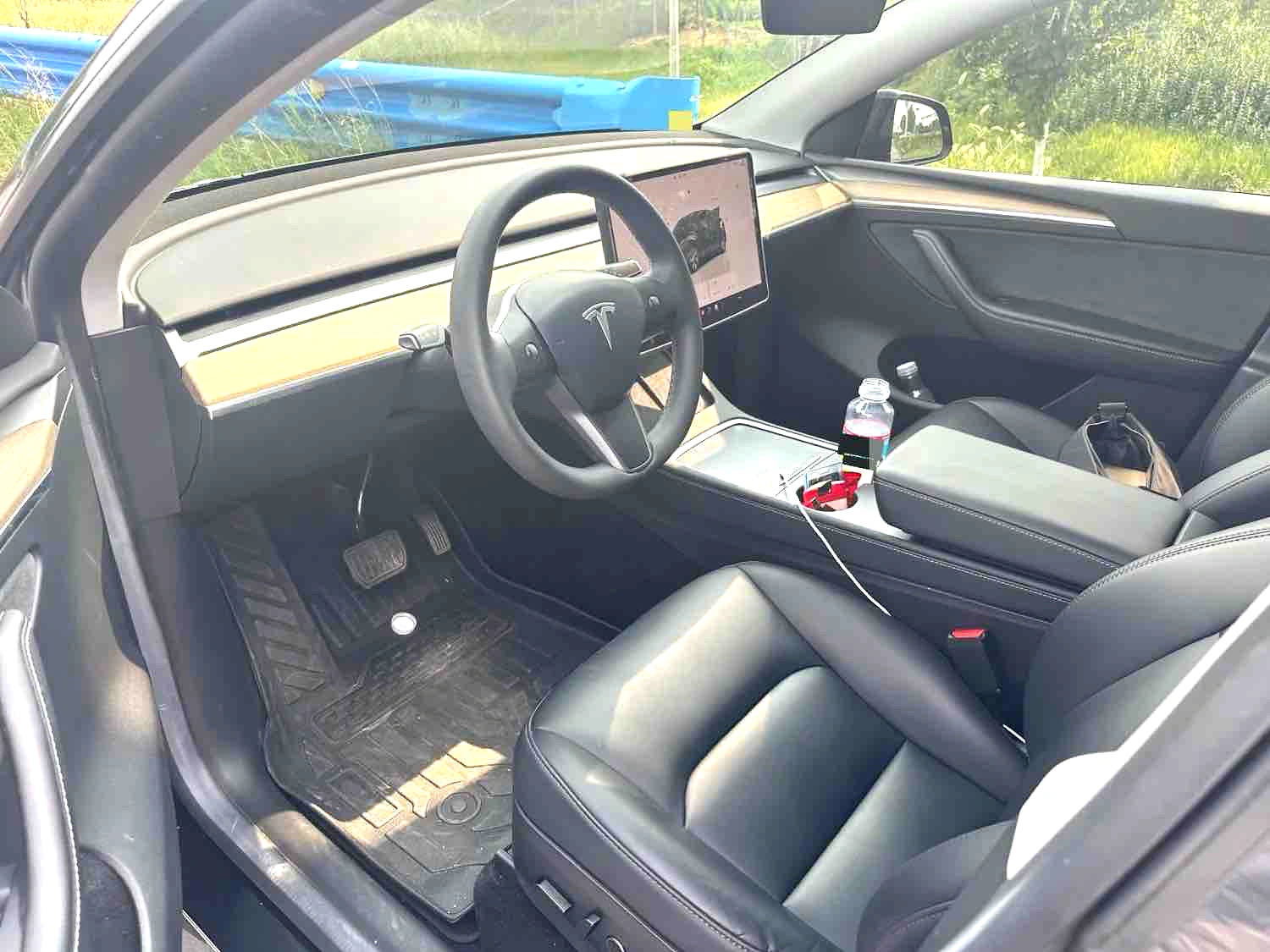 Tesla Model Y 2022 car image #4