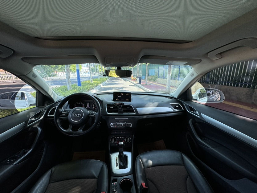 Audi Q3 2019 car image #9