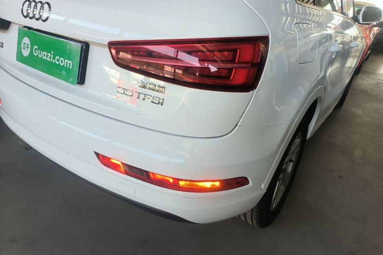 Audi Q3 2017 car image #8