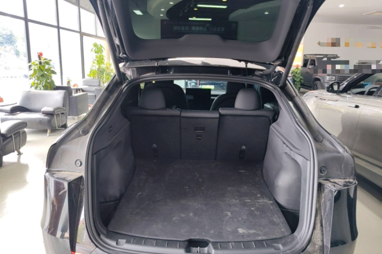 Tesla Model Y 2025 #19 Tesla Model Y 2025 car image #19