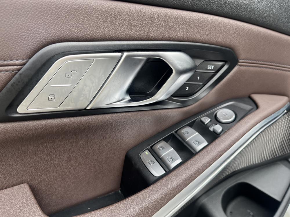 BMW 3 Series 2019 car image #28