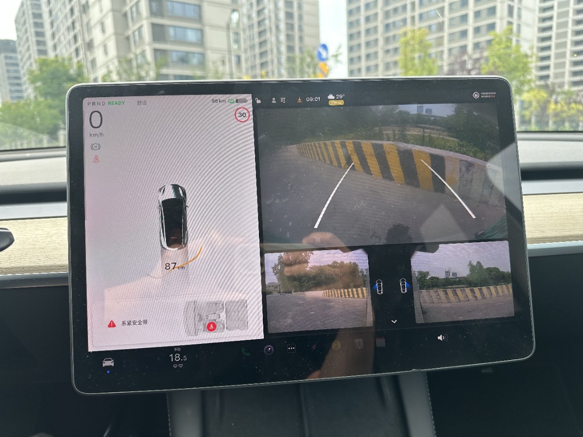 Tesla Model Y 2022 car image #11