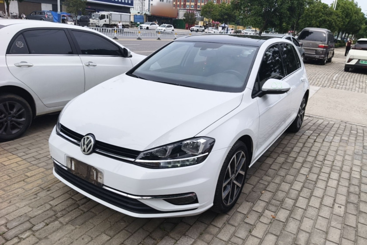 Volkswagen Golf 2020 car image #2