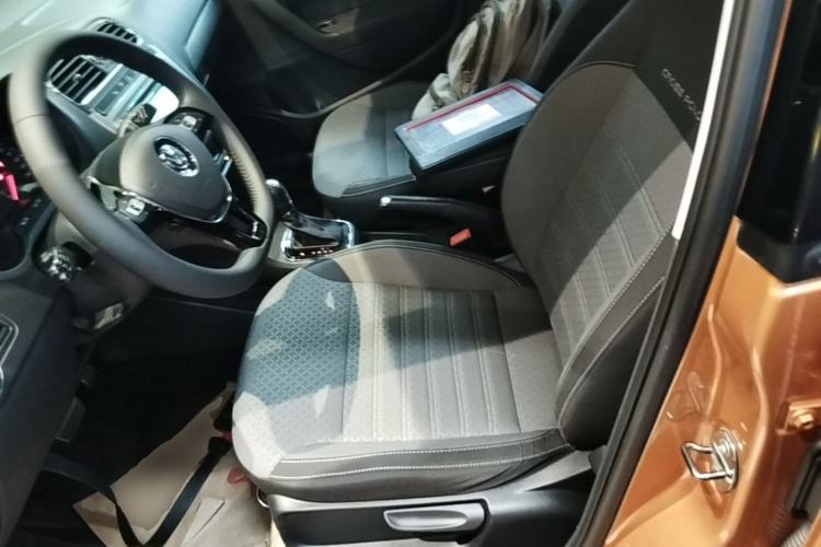 Volkswagen Polo 2015 car image #15