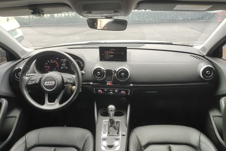 Audi A3 2018 imagen de coche #10
