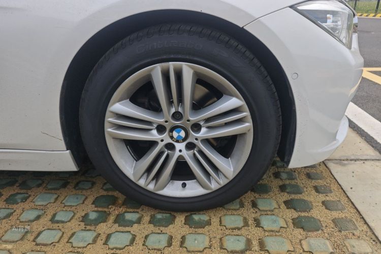 BMW 3 Series 2017 car image #9