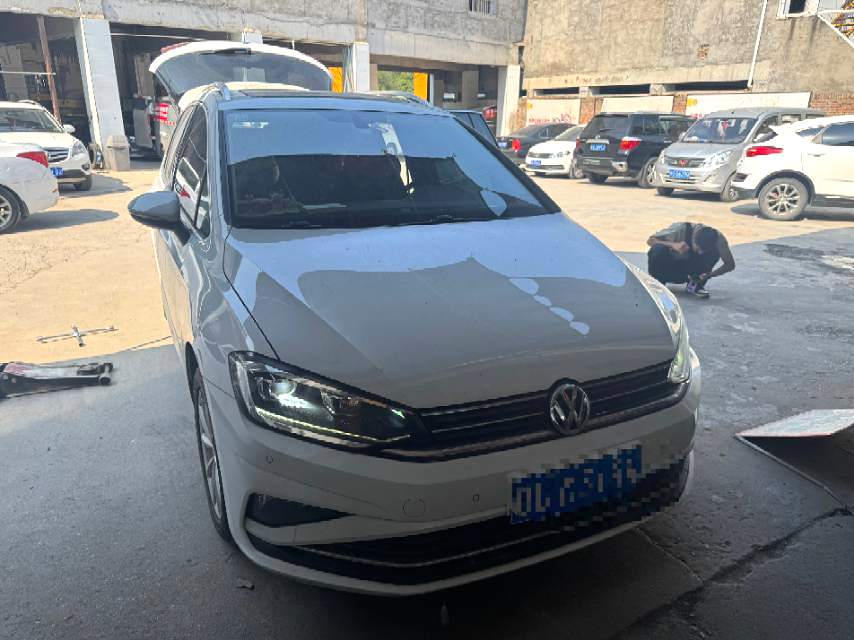 Volkswagen Golf Sportsvan 2019 car image #2