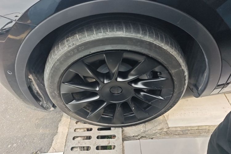 Tesla Model Y 2021 car image #9
