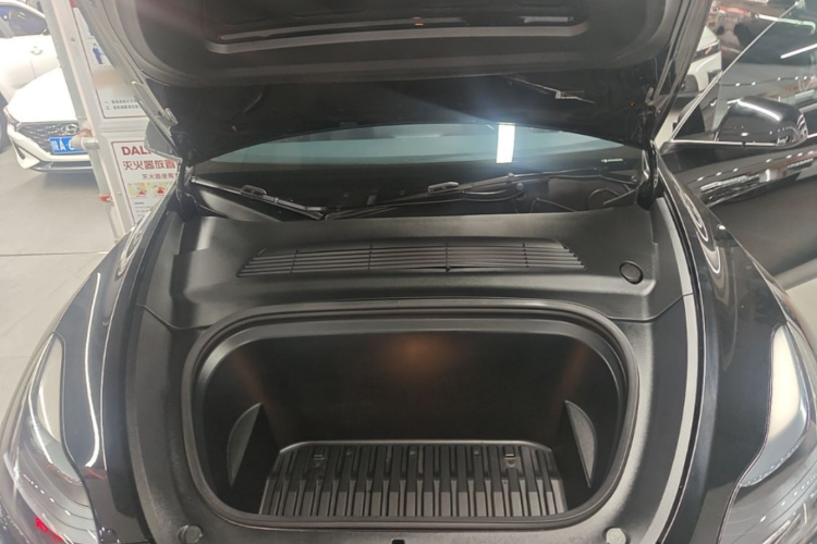 Tesla Model Y 2023 #20 Tesla Model Y 2023 car image #20
