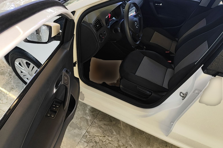 Volkswagen Polo 2017 car image #16