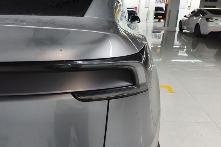 Tesla Model Y 2025 #8 Tesla Model Y 2025 car image #8