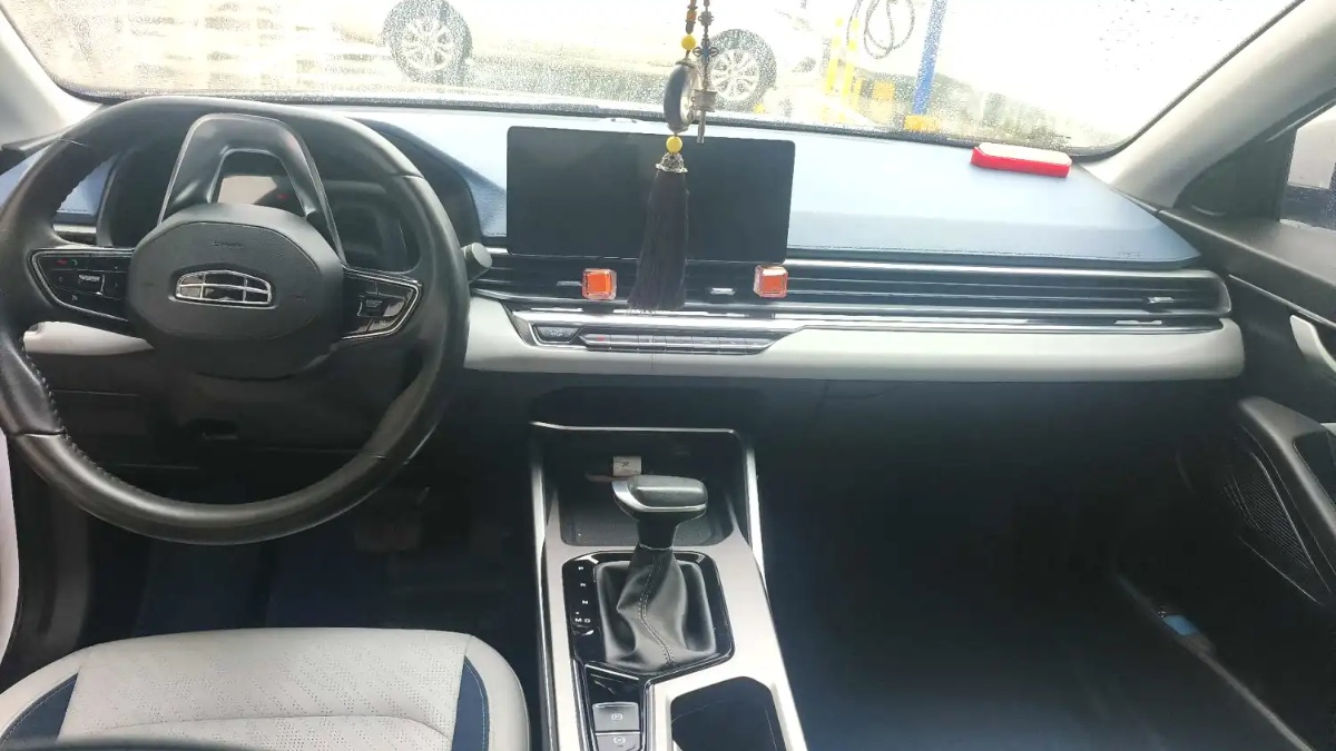 GEELY Emgrand 2022 car image #2