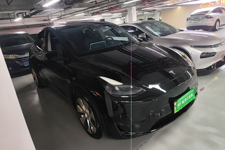 Tesla Model Y 2022 immagine di auto #6