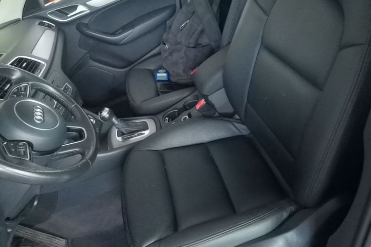 Audi Q3 2016 car image #17