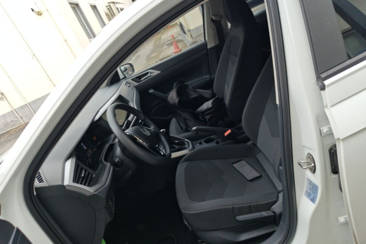 Volkswagen Polo 2022 car image #15