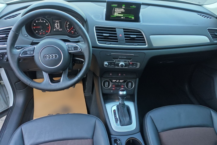 Audi Q3 2016 car image #10