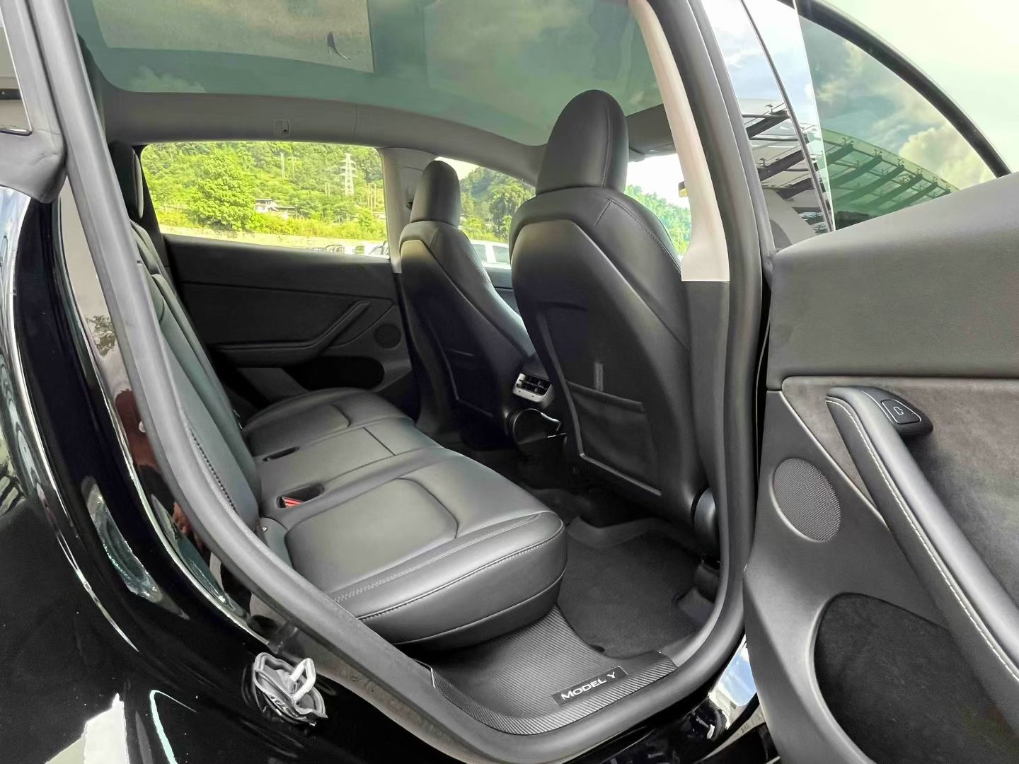 Tesla Model Y 2024 #5 Tesla Model Y 2024 car image #5