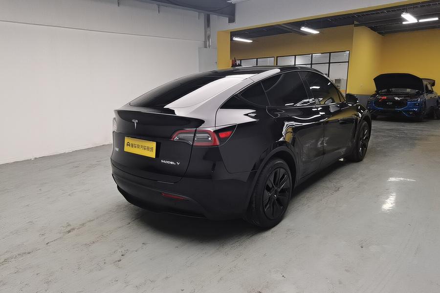 Tesla Model Y 2023 car image #3