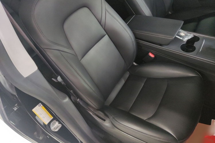 Tesla Model Y 2022 car image #24