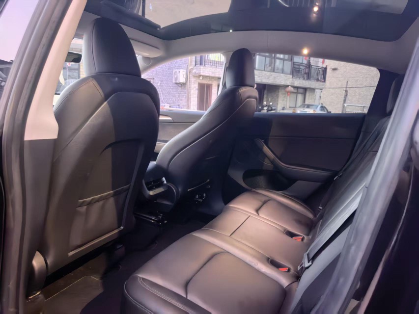 Tesla Model Y 2023 car image #5