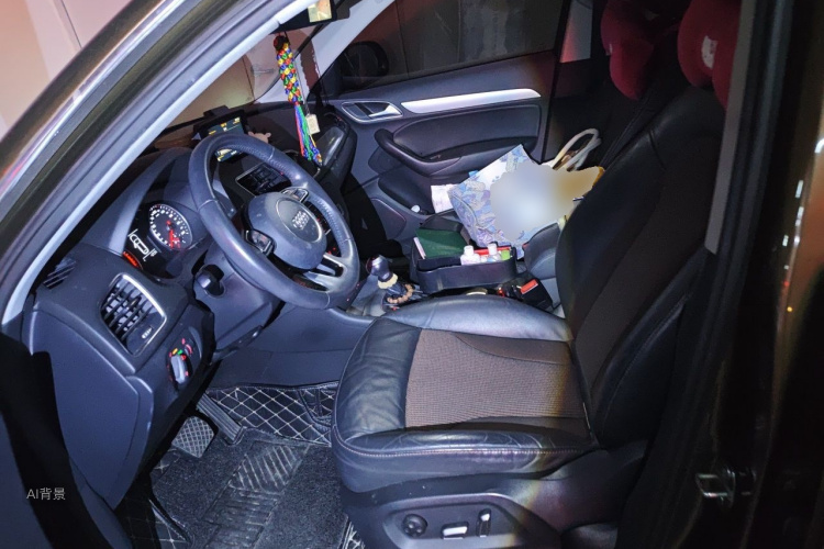 Audi Q3 2018 car image #17