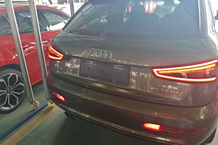 Audi Q3 2016 car image #6