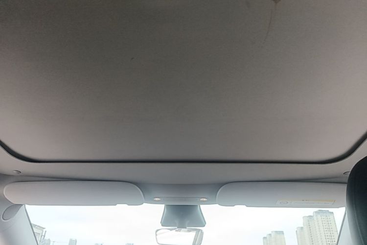 Tesla Model Y 2023 car image #18