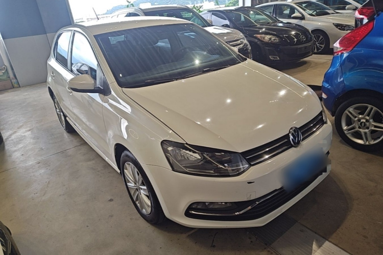 Volkswagen Polo 2015 car image #4