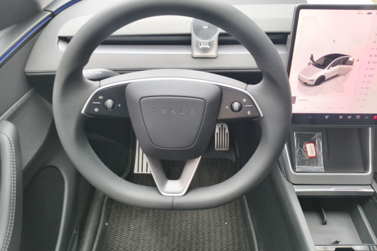 Tesla Model Y 2025 #11 Tesla Model Y 2025 car image #11