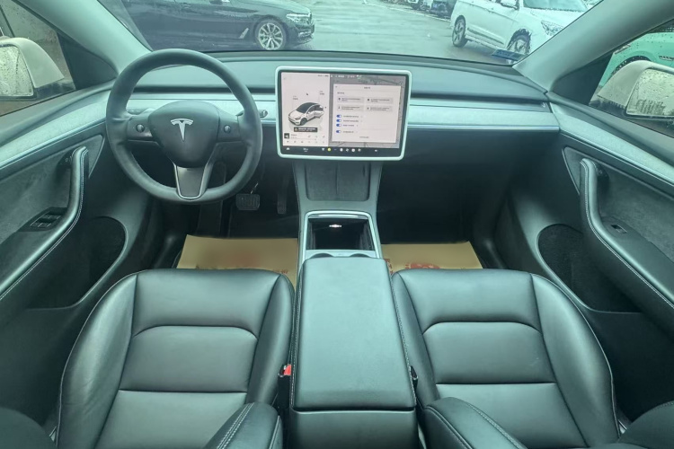 Tesla Model Y 2024 #10 Tesla Model Y 2024 car image #10