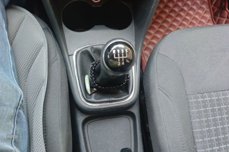 Volkswagen Polo 2014 car image #16