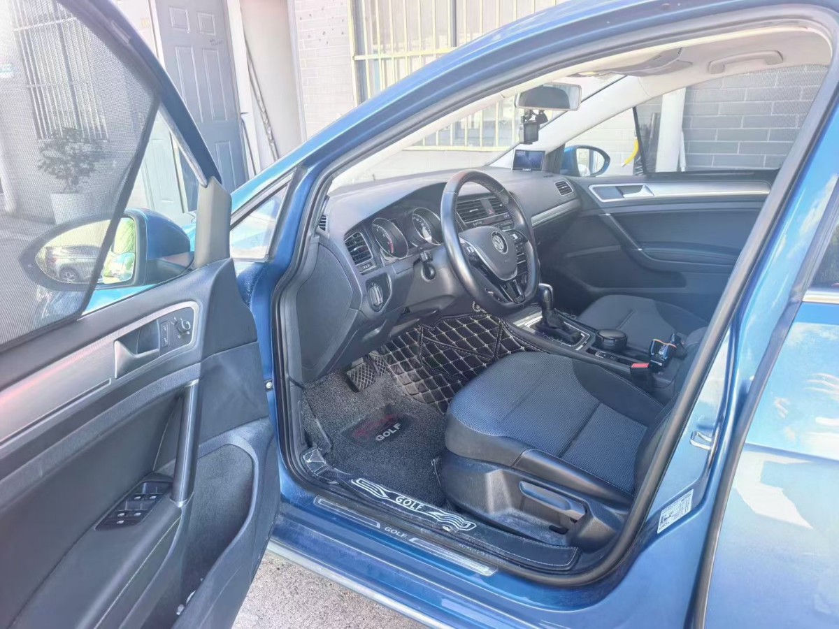 Volkswagen Golf 2018 car image #8