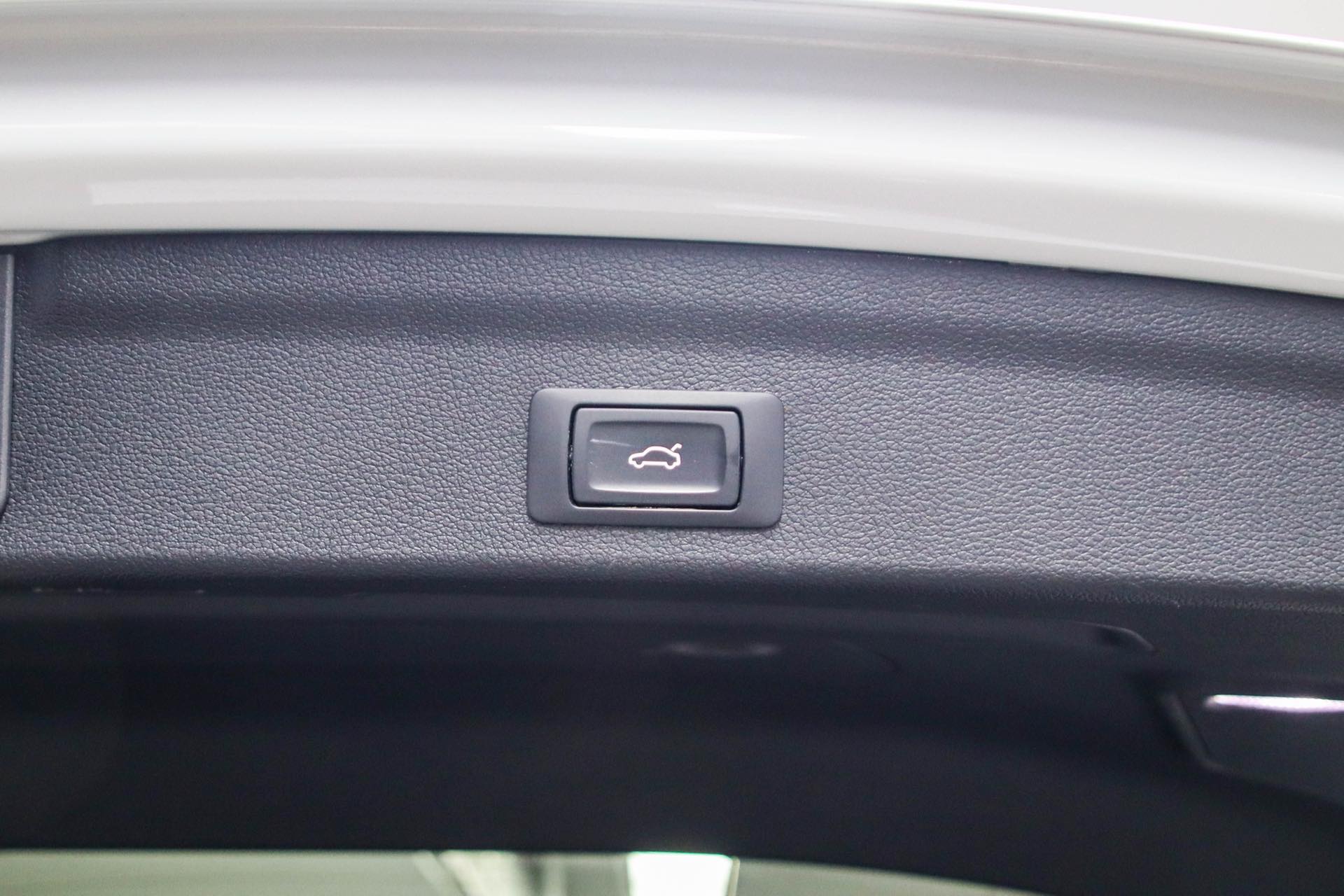 Audi Q3 2022 car image #16