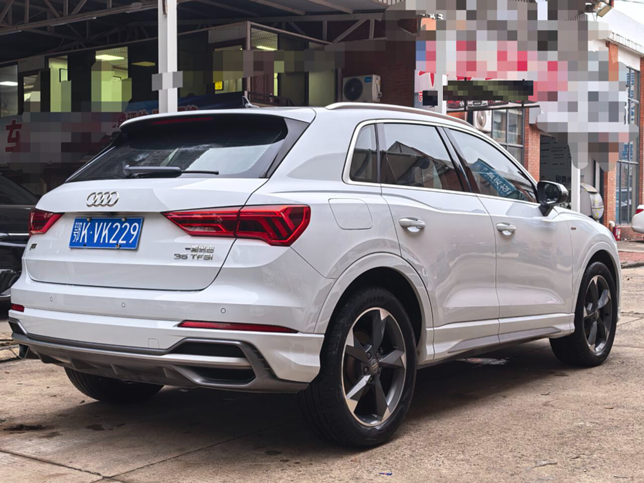Audi Q3 2019 car image #6