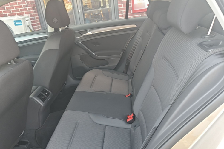 Volkswagen Golf 2017 car image #17