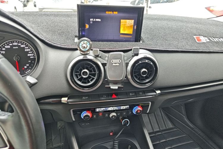 Audi A3 2018 immagine di auto #17