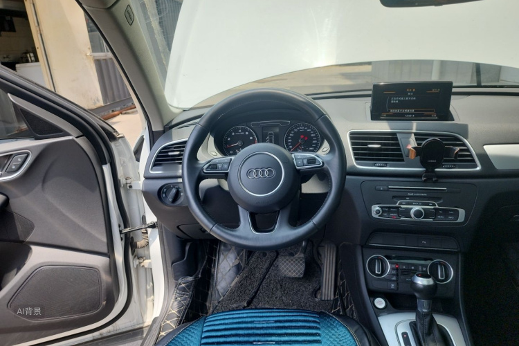 Audi Q3 2019 car image #12